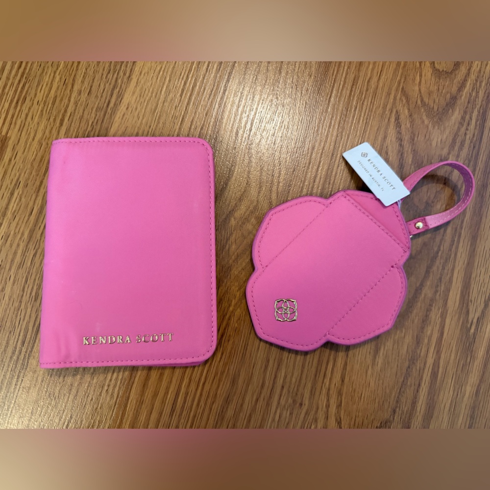 Kendra Scott Pink Passport & Luggage Tag